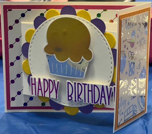 Cards:  Birthdays:  Birthday Cupcake Gatefold Card